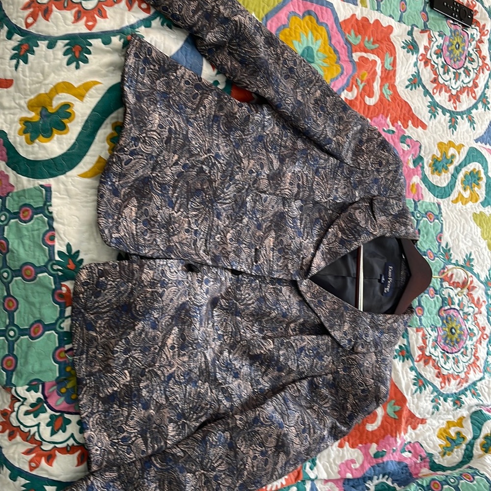 Evan Picone suit jacket in excellent condition. Size 16